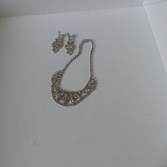 Vintage rhinestone necklace and earrings - Picture 5 of 13